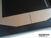 Die Tasten des Touchpads sind in dessen metallene Umrandung integriert