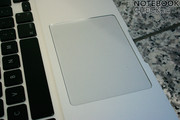 Das neue Glas-Trackpad besitzt ausgezeichnete Reibungswerte, jedoch ist die Treiberunterstützung unter Windows nur mangelhaft.