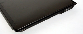 Linke Seite: Audio Ein-, Ausgang, 2x USB, HDMI, Cardreader, Stromanschluss