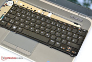 Für alles weitere muss die Tastatur herausgenommen, ...