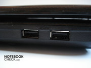 Die zwei USB 2.0-Ports auf der linken Seite sind relativ weit vorne positioniert