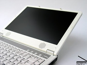 Als Display wurde ein 14 Zoll WXGA+ Panel verbaut, das mit einer Auflösung von 1440x900 Pixel ein deutliches Plus an Übersicht im Vergleich zu herkömmlichen WXGA Panels bietet.