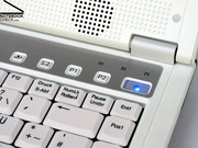 Damit muss der Benutzer zwar etwa Eingewöhnungszeit einkalkulieren, insgesamt war die Tastatur aber durchaus angenehm zu bedienen.