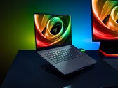 Das Razer Blade 14 (2025) ist trotz seines schlanken Gehäuses ein guter Performer (Bildquelle: Razer)
