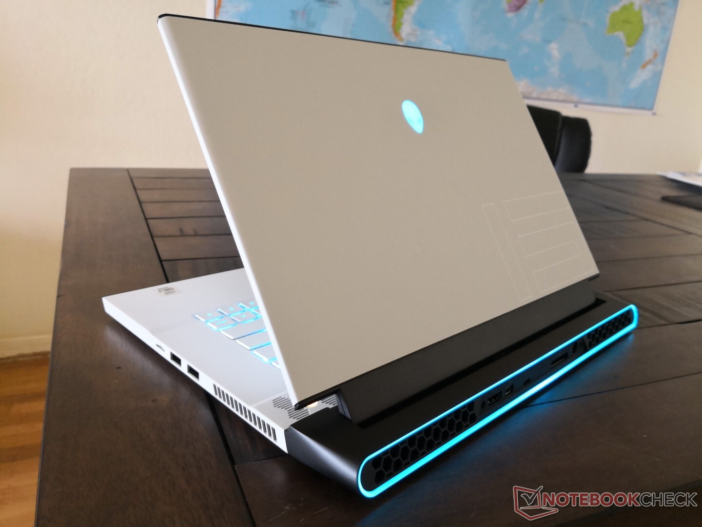 Dell Alienware m15 R3 Laptop im Test Vapor Chamber rettet den Tag