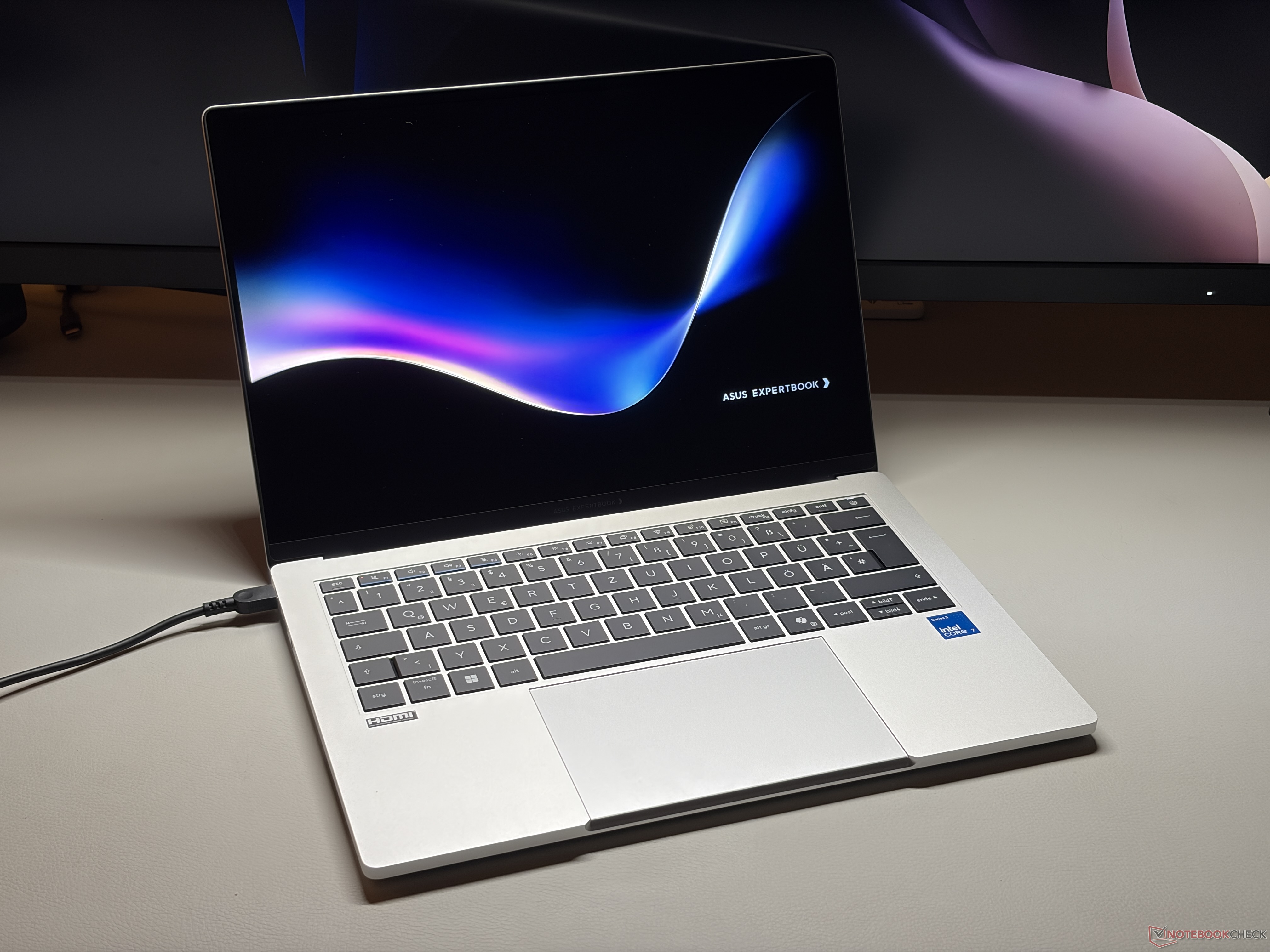 Das Asus ExpertBook A7 ist das MacBook der Business-Laptops