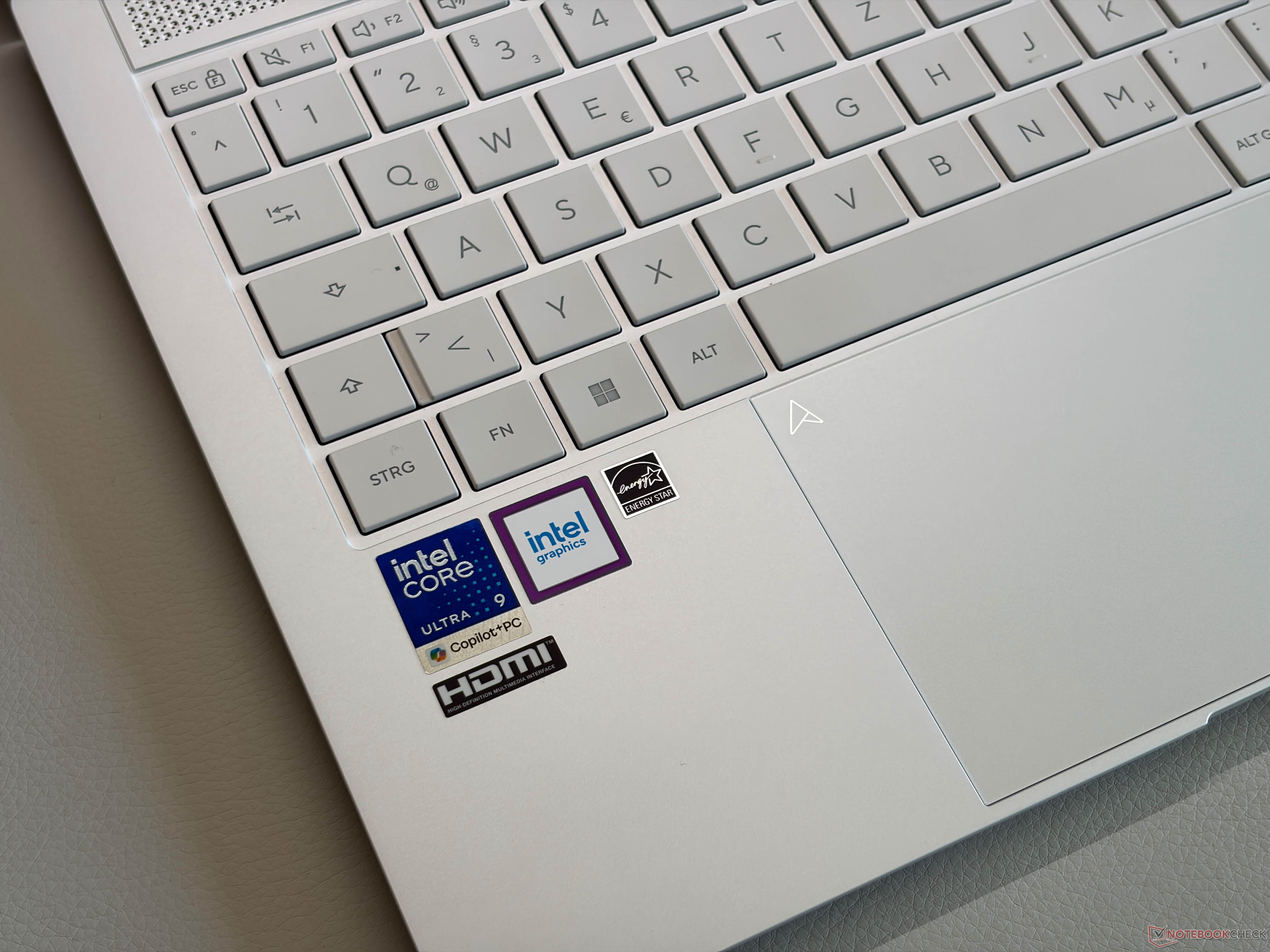 Das schlanke Asus Zenbook S14 zeigt das Problem der Intel Panther-Lake-Prozessoren