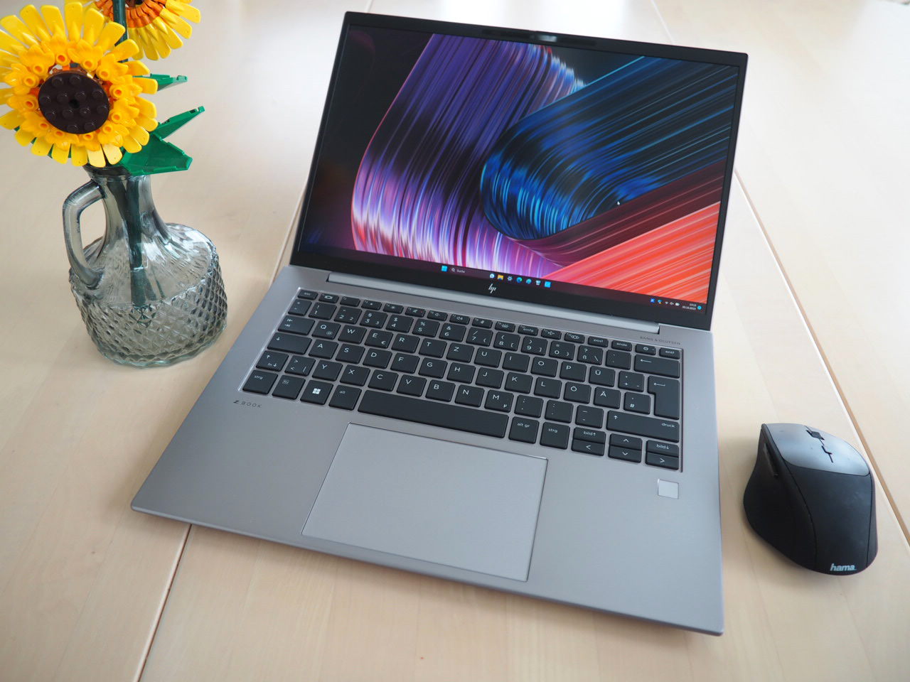 HP ZBook Firefly 14 G10 A im Test: Starkes Office-Notebook setzt auf ...