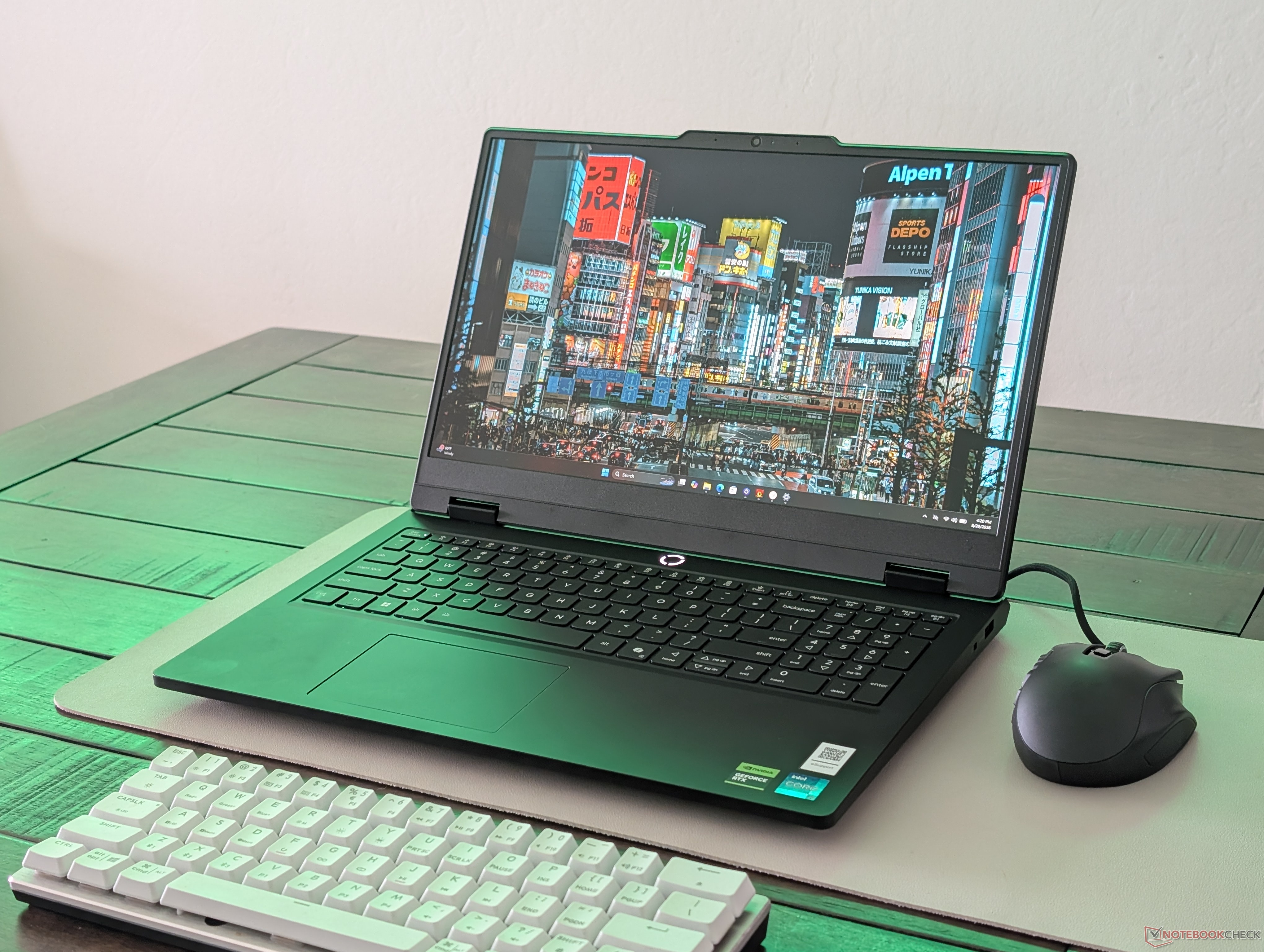 Lenovo LOQ Essential 15 im Test: RTX-Gaming ohne Schnickschnack