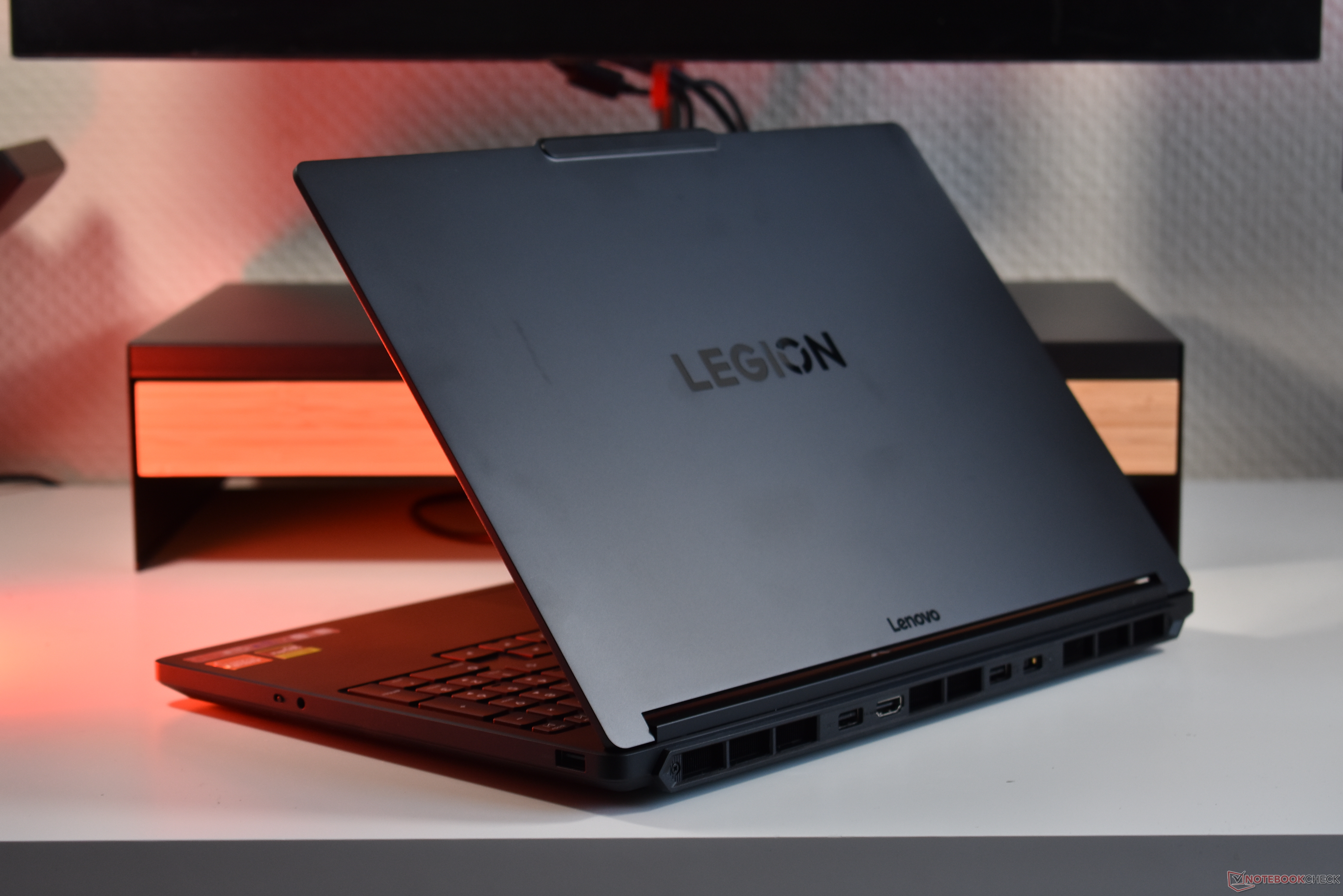 Zwei Laptops mit RTX 5060, anderer Preis: Lenovo Legion 5 vs LOQ 15