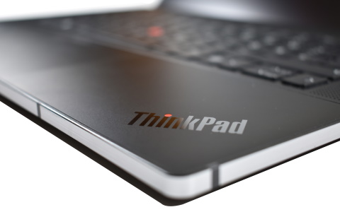 Test Lenovo ThinkPad Z16 G1 Laptop: Leistungsstarkes AMD-Flaggschiff mit Schluckauf