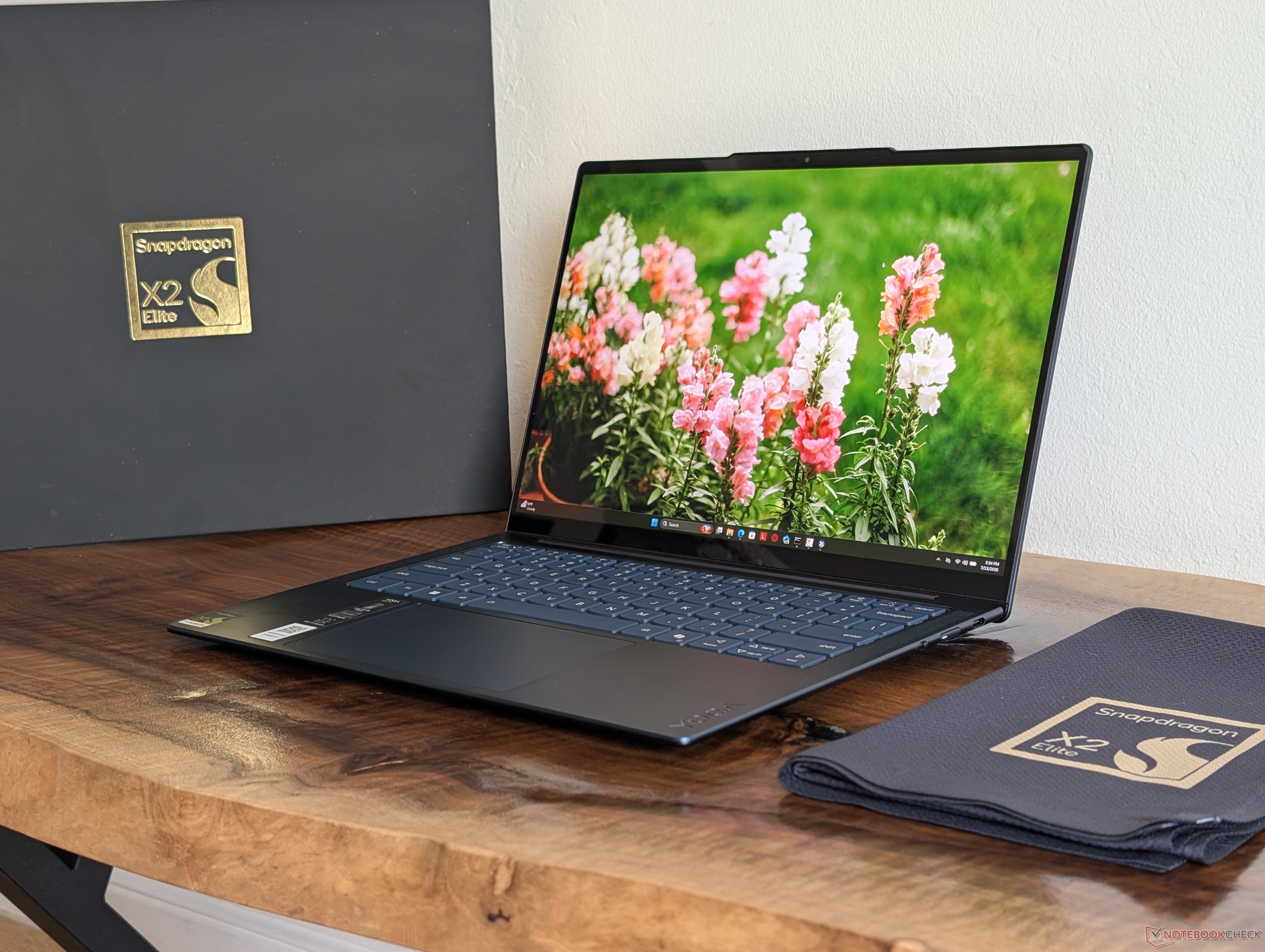 Windows ARM mit Snapdragon X2E im Einsatz im Lenovo Yoga Slim 7 14Q8Y11