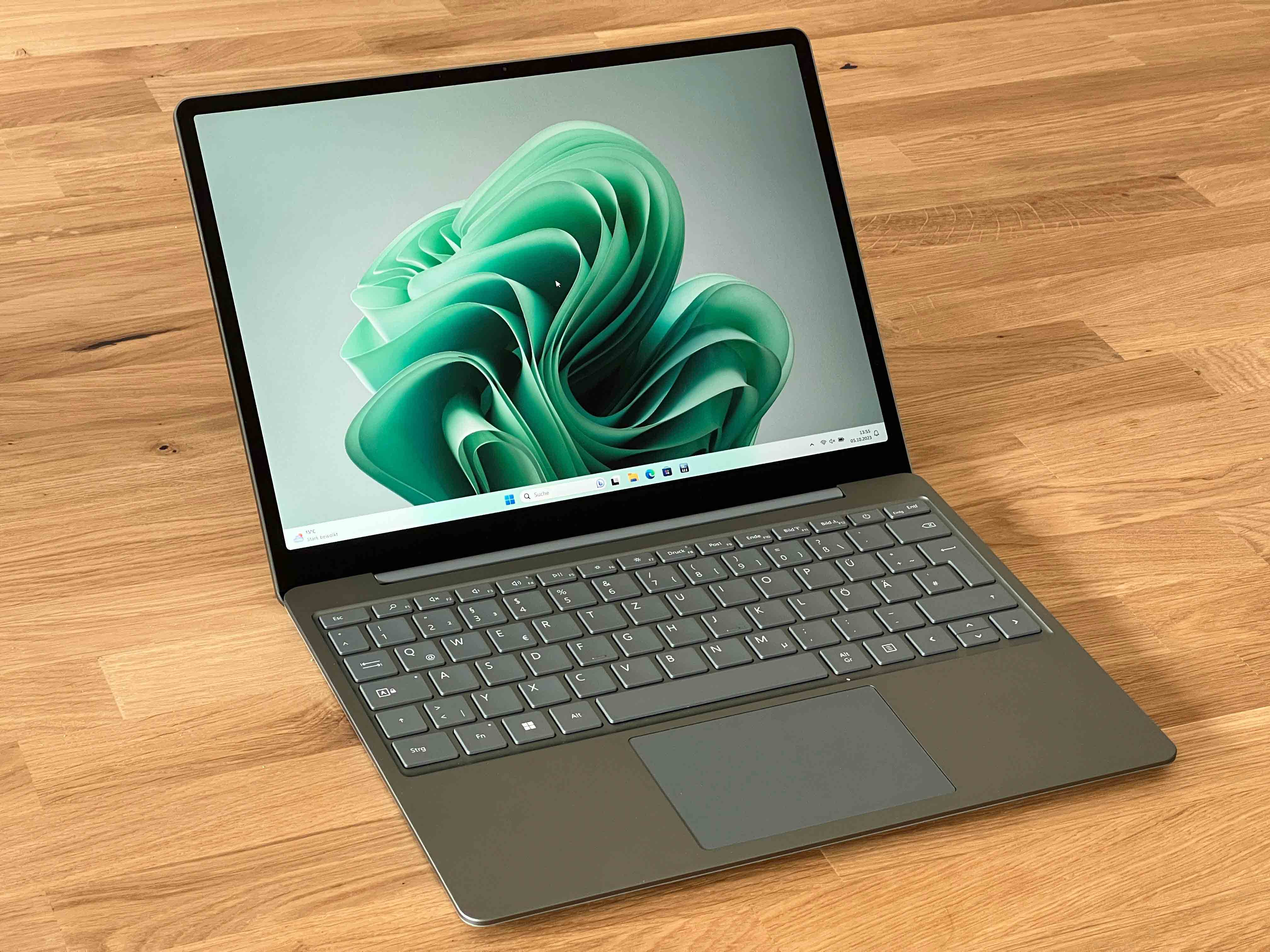Überteuertes 3 Microsoft - ohne Go Test Notebookcheck.com Laptop - Surface im Subnotebook Tests Tastaturbeleuchtung