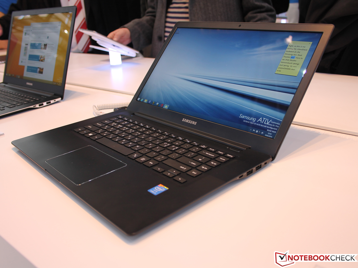 Samsung: 15,6-Zoll-FHD-Notebook Ativ Book 9 Style in Lederoptik ...