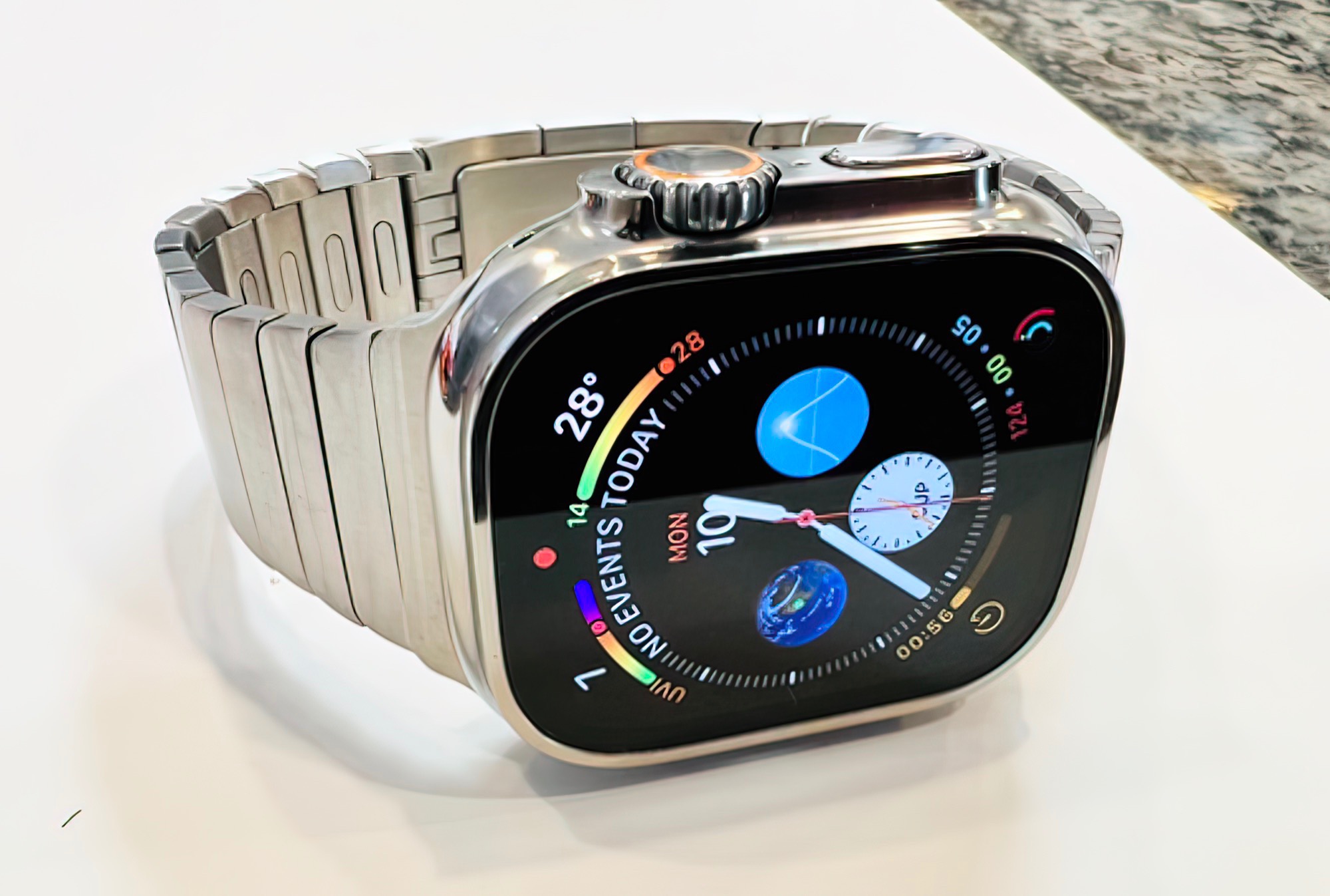 Die Apple Watch Ultra Gibts Jetzt Mit Poliertem Titan Geh use Vom Die Apple Watch Ultra Gibts Jetzt Mit Poliertem Titan Geh use Vom