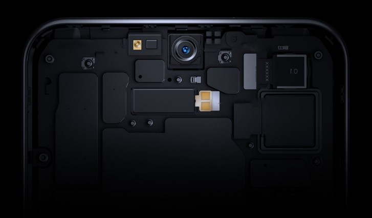 Die Kamera unter dem Display löst mit 32MP auf (Bild: ZTE)