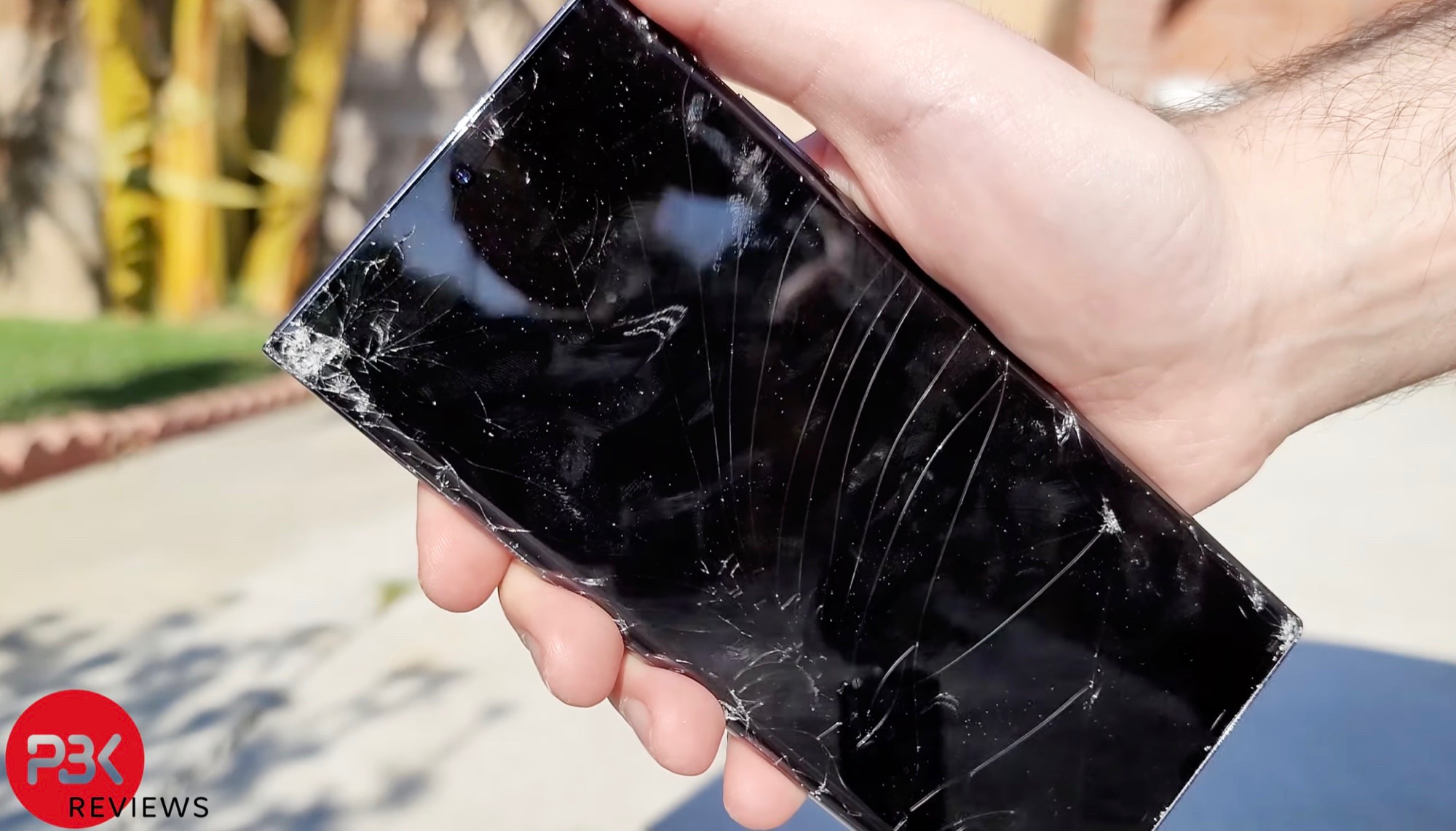 Das Samsung Galaxy S22 Ultra versagt im Drop-Test trotz Armor Aluminium und  Gorilla Glass Victus+ -  News