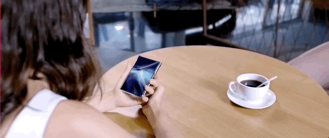 TCL-Rollable-Smartphone-Concept