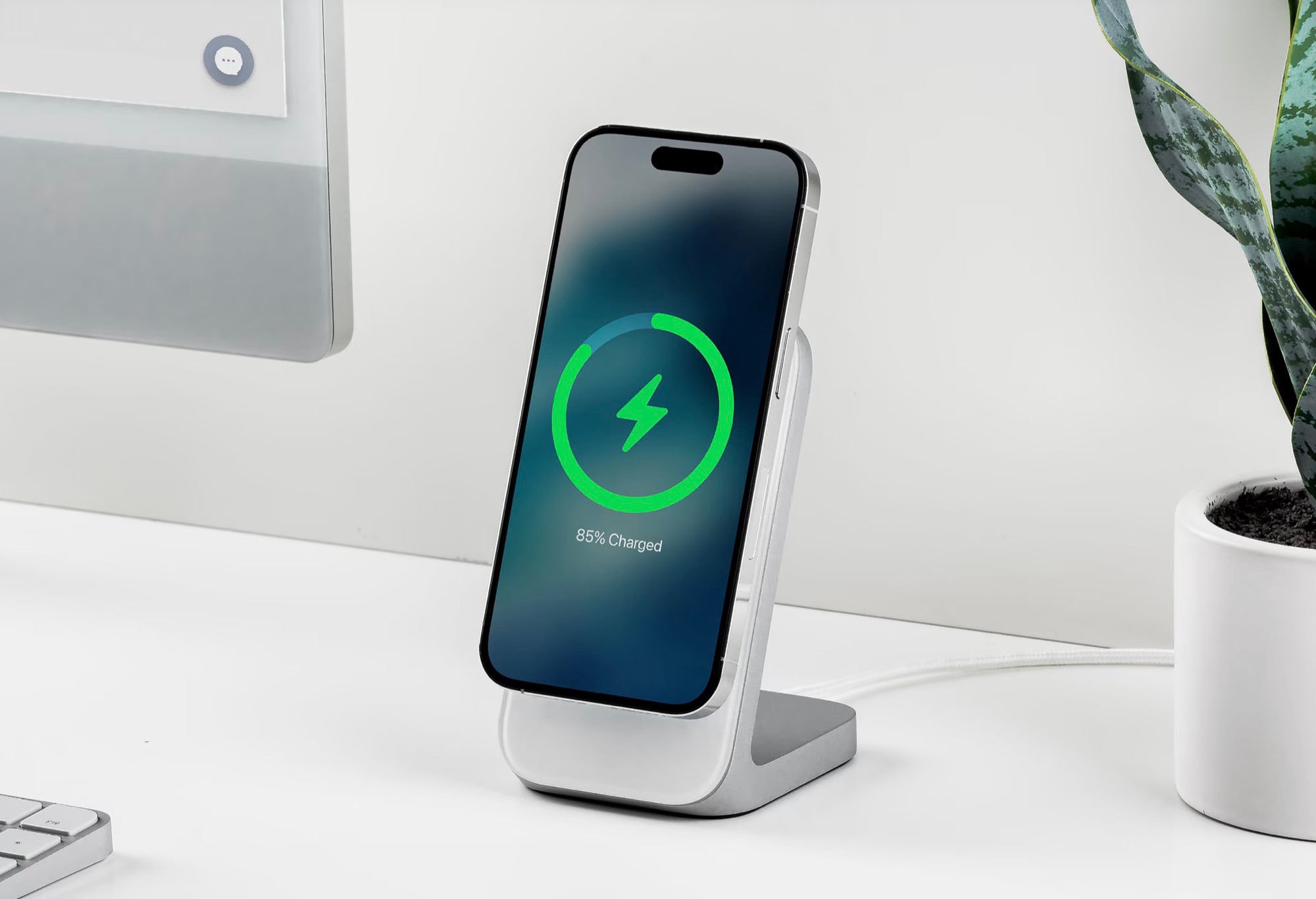 Nomad Stand One MagSafe-Ladestation aus Metall und Glas lädt Apple iPhones  mit 15 Watt -  News