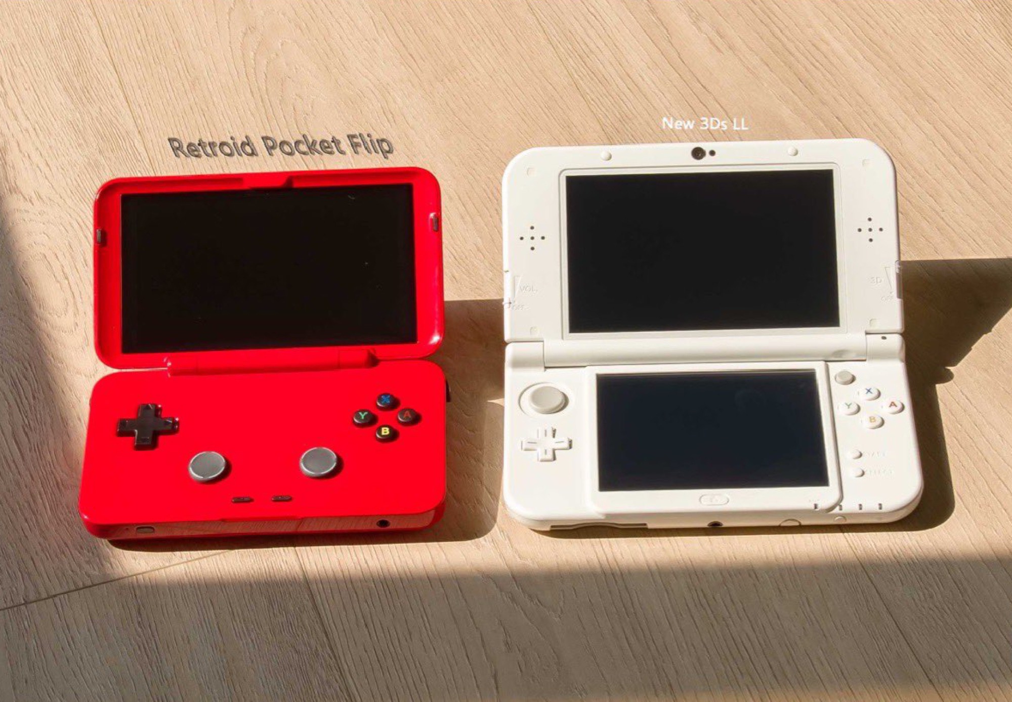Retroid Pocket Flip: Gaming-Handheld im Format eines Nintendo DS