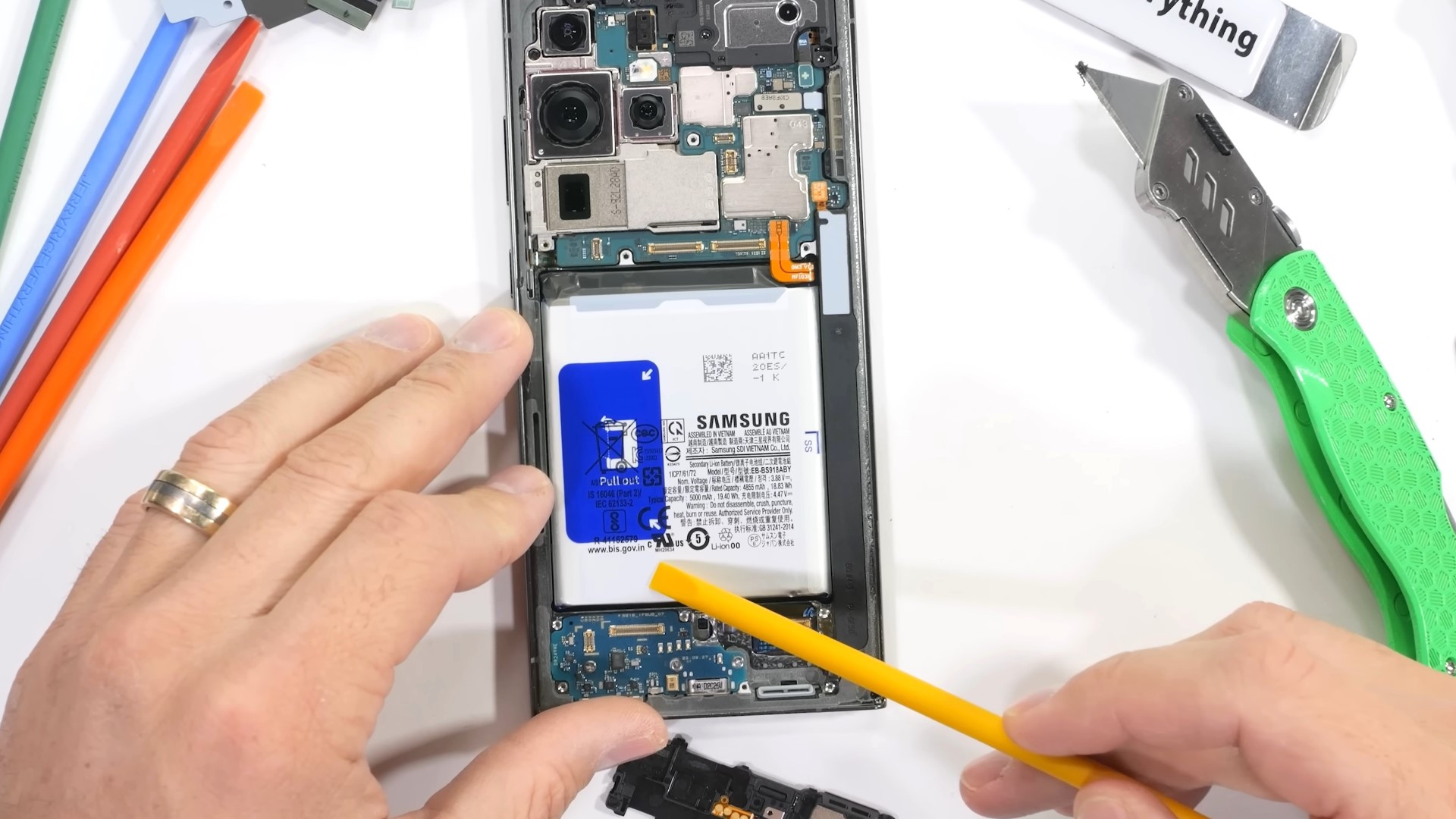 Samsung Galaxy S23 Ultra: JerryRigEverything onthult enkele geheimen van binnenuit