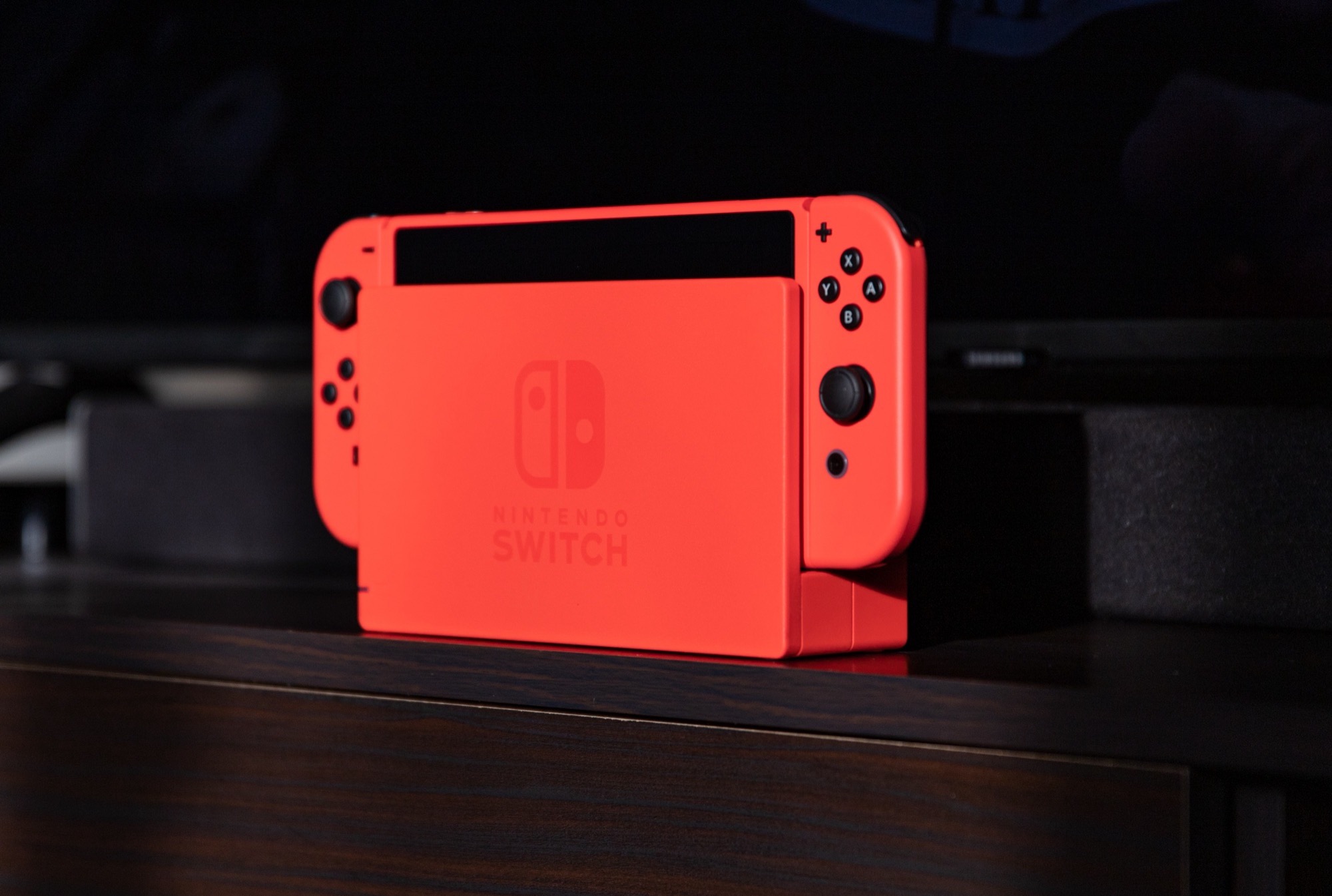 Нинтендо свитч. Nintendo Switch новая. Nintendo Switch OLED В прозрачном чехле. Нинтендо перенесла выход свич 2.