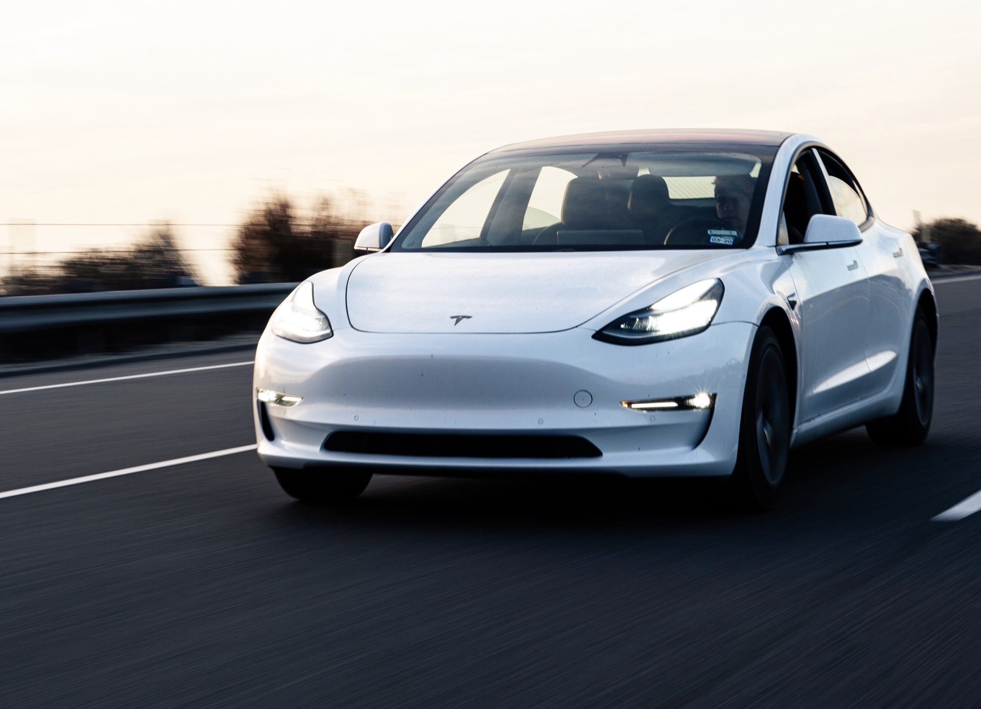 TeslaJailbreak könnte PremiumFeatures wie "Full Self Driving