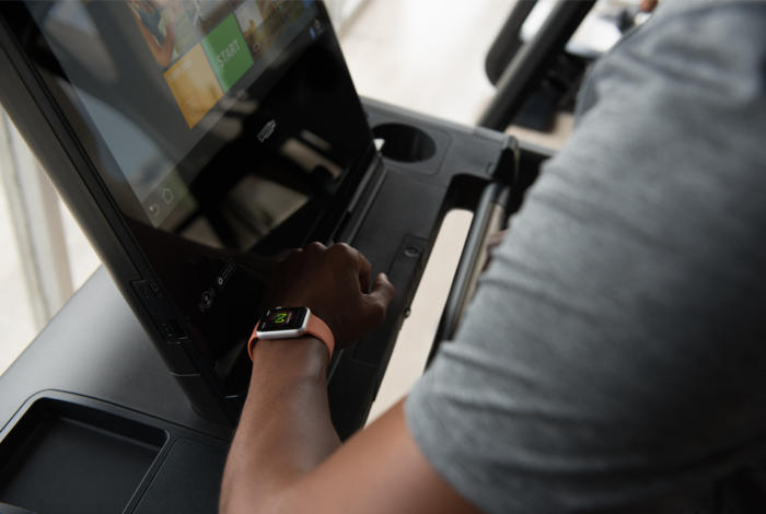 Auch mit Fitness-Equipment im Gym soll sich die Apple Watch mit watchOS 4 besser verstehen.