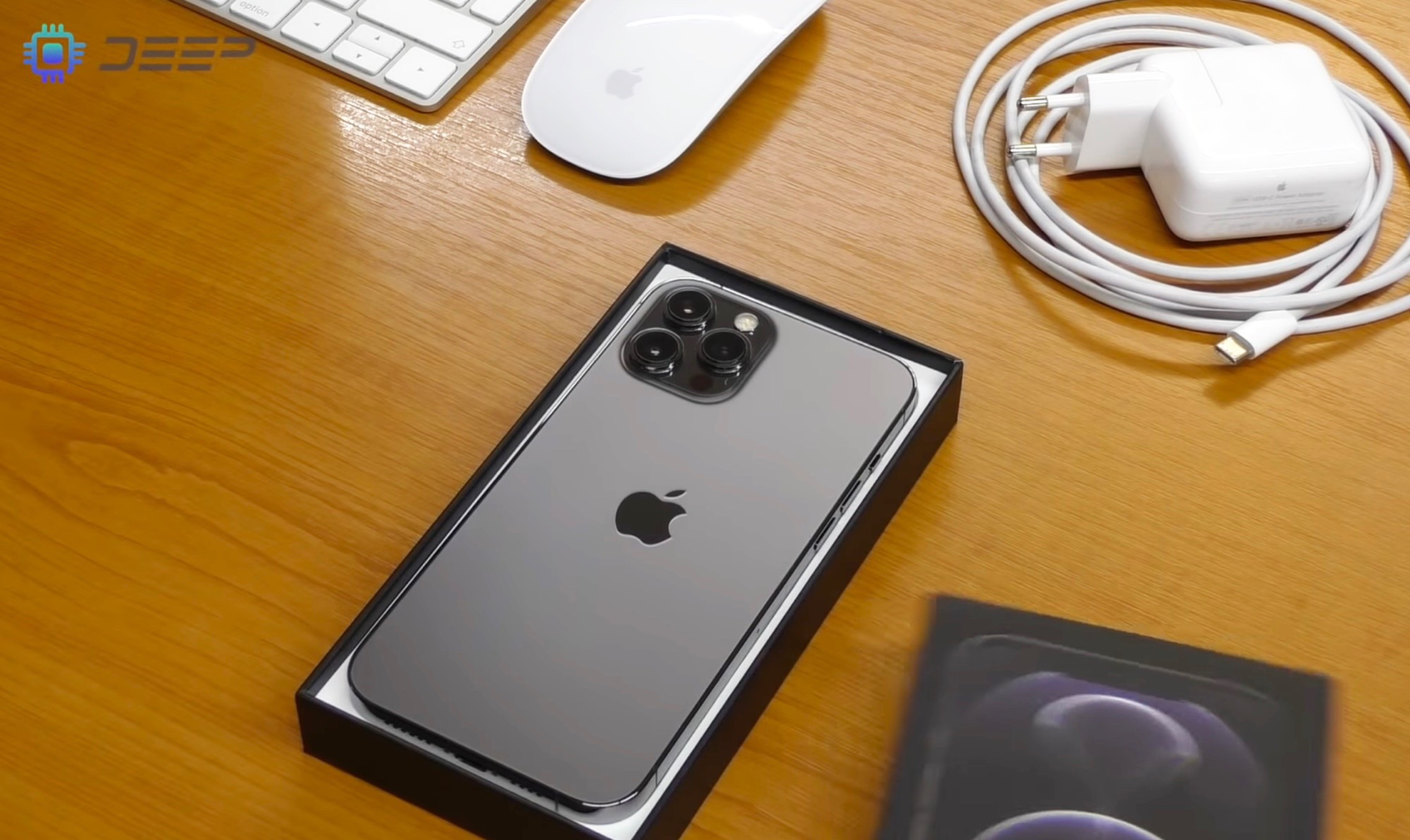 Das weltweit erste Apple iPhone 12 Pro Max mit USB-C-Port geht in den  Verkauf -  News
