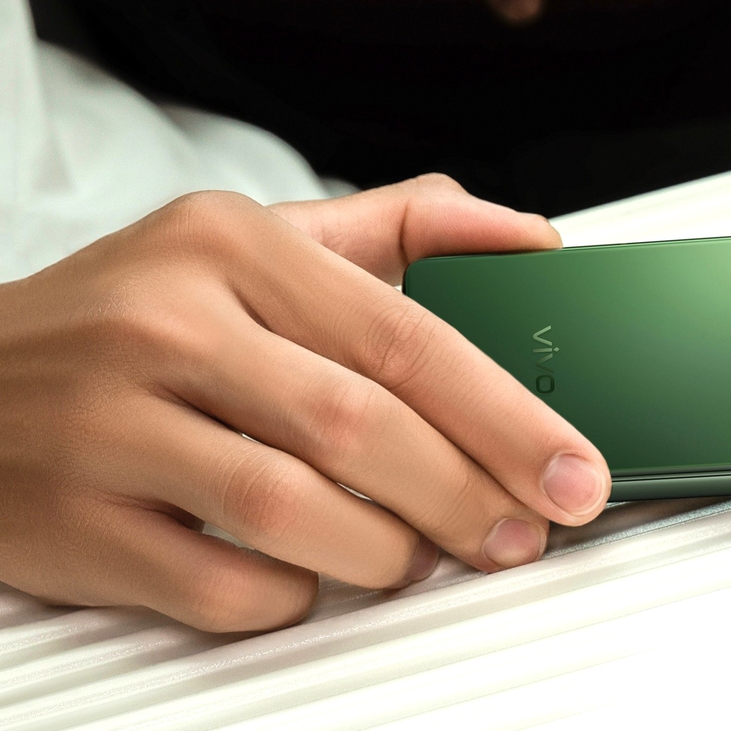 Das Unter-Wasser-Foldable: Vivo bewirbt für das X Fold 5 ein besseres IP-Rating gegen das Eindringen von Staub und Wasser als Samsung. (Bildquelle: Vivo)