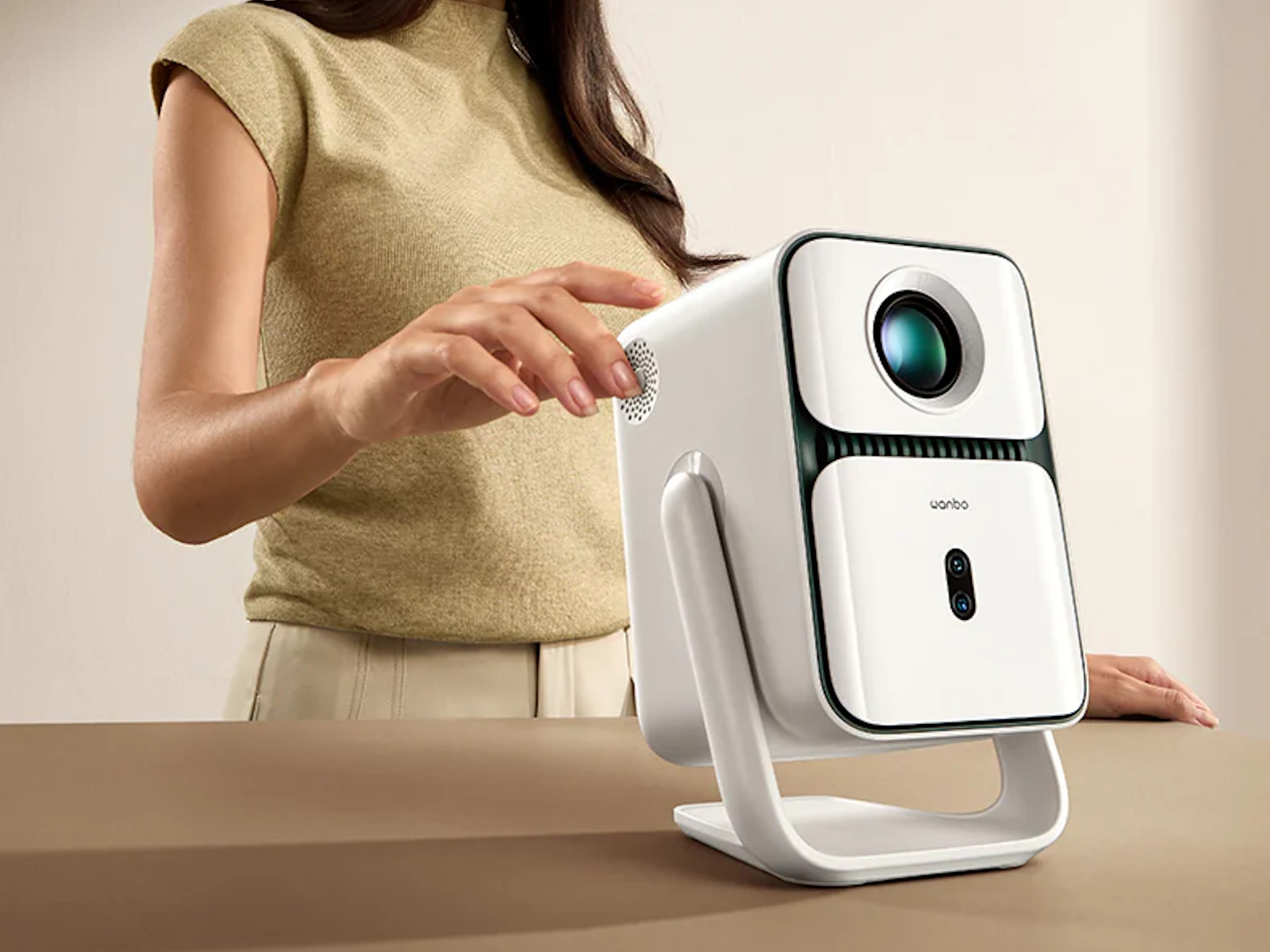 Wanbo T2 Ultra: Beamer lässt sich flexibel aufstellen, kostet kein ...