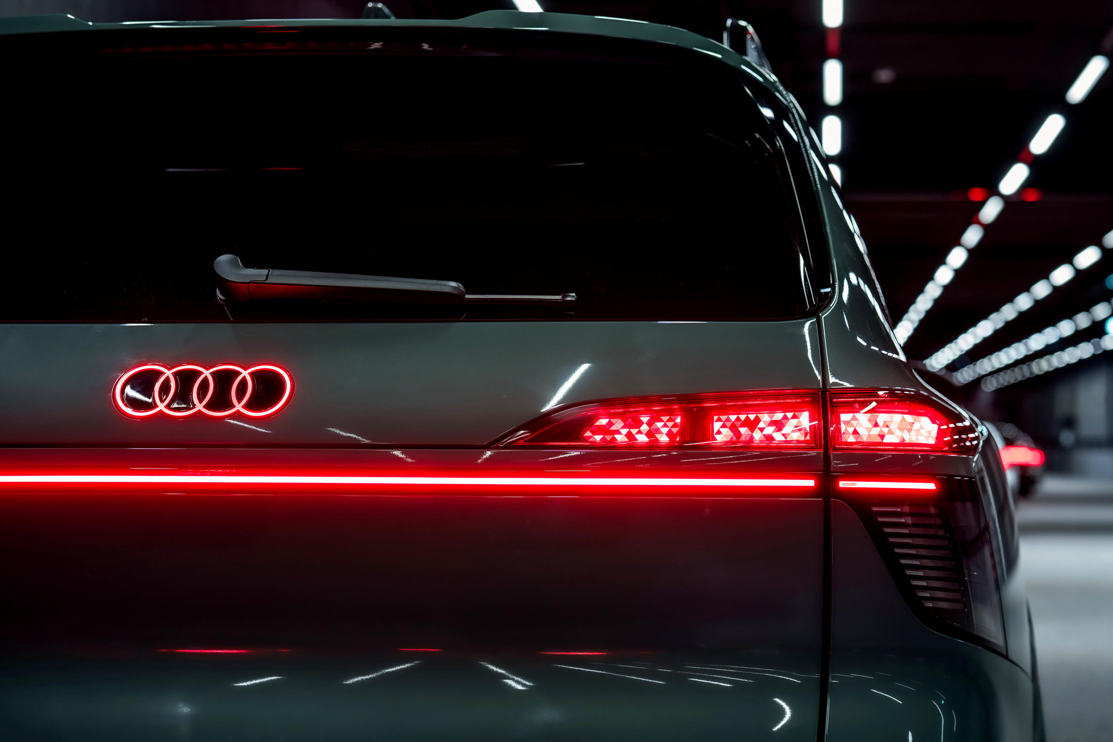 Dünner als 1 Blatt Papier: Audi Q9 bringt OLED-Weltneuheit in Serie