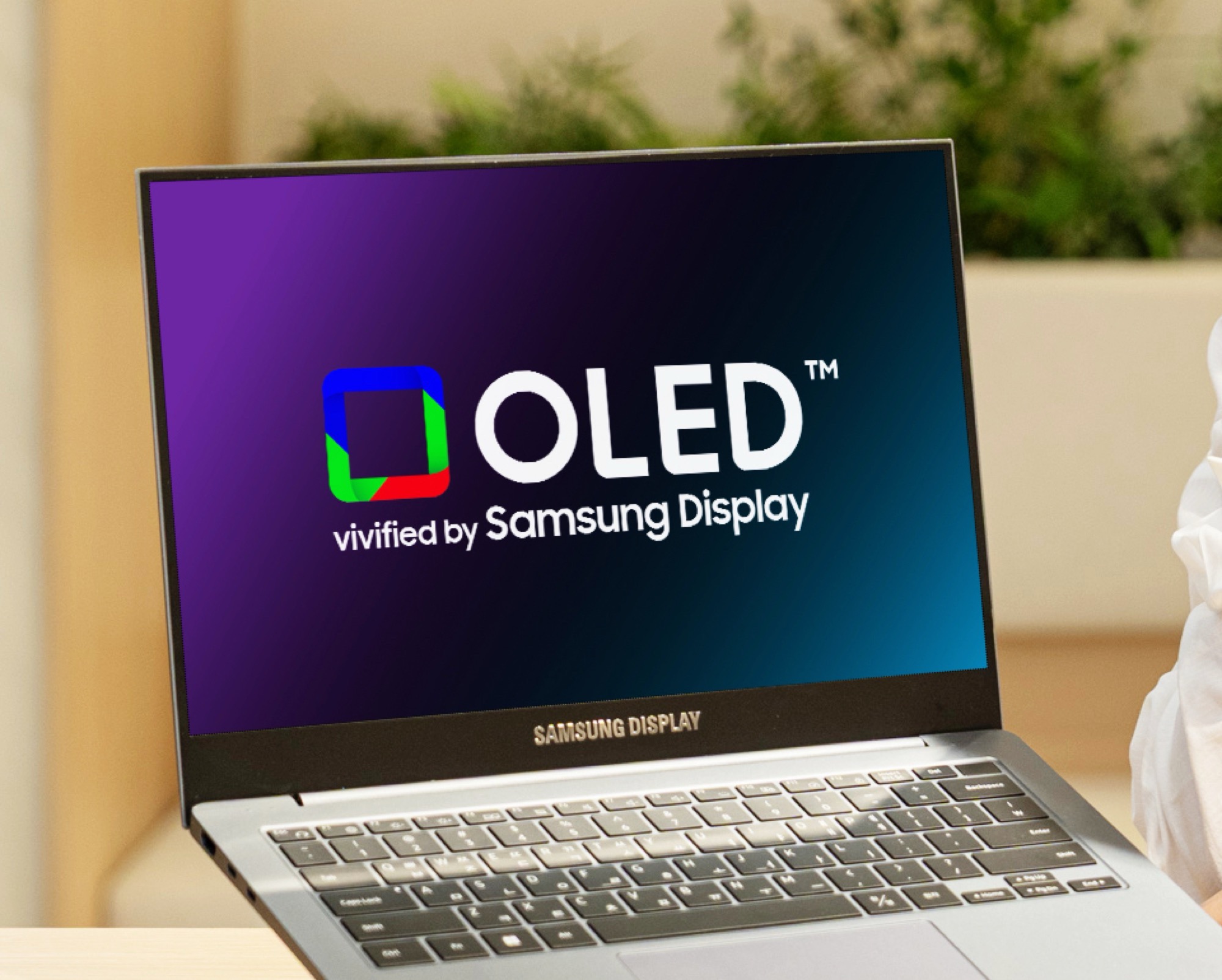 Samsung enthüllt 1.600 Nits Tandem-OLED-Panel, möglicherweise für Apple MacBook Ultra