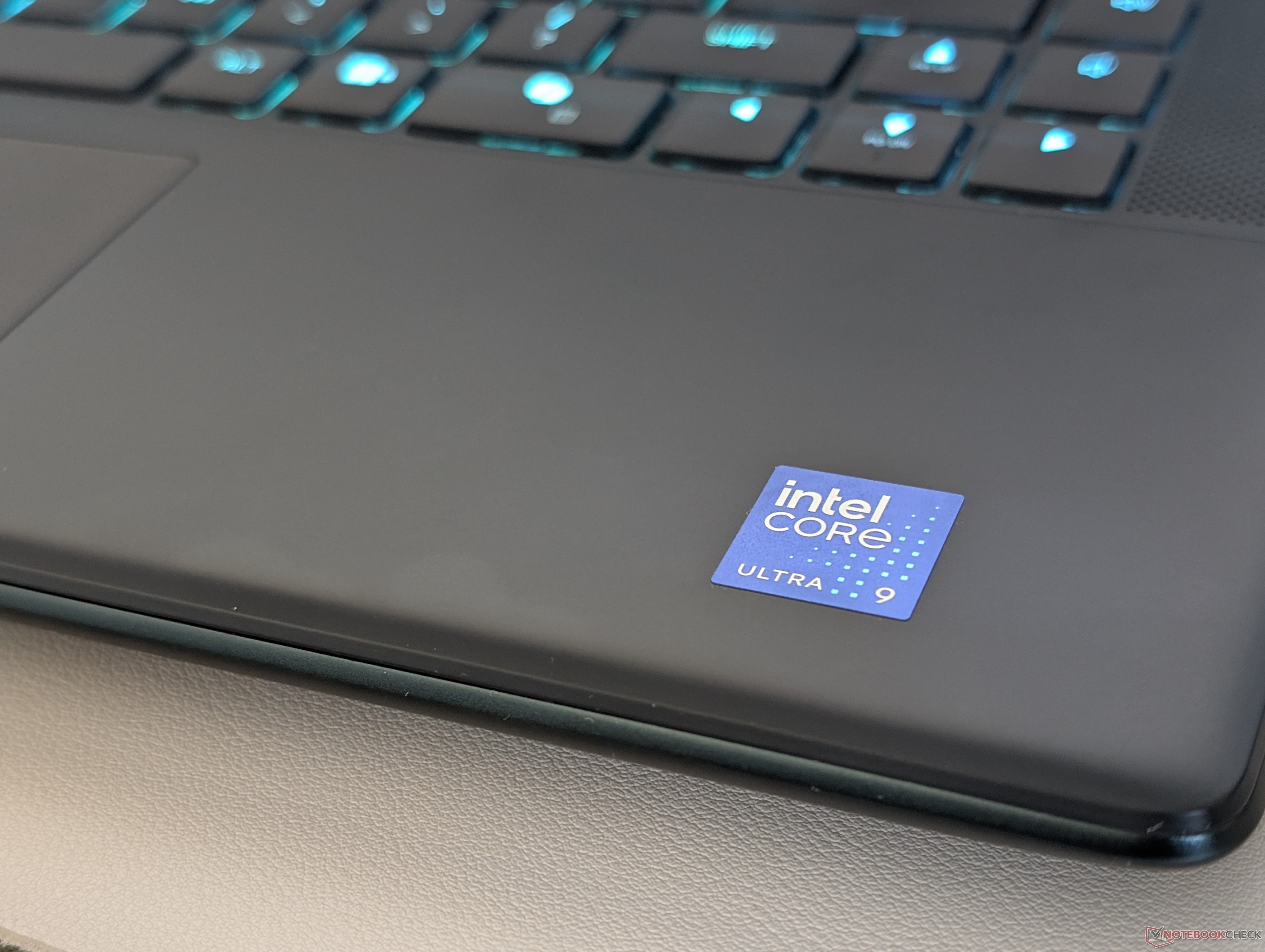 Intel Core Ultra 9 290HX Plus: Eine der heißesten CPUs mit über 100 ...