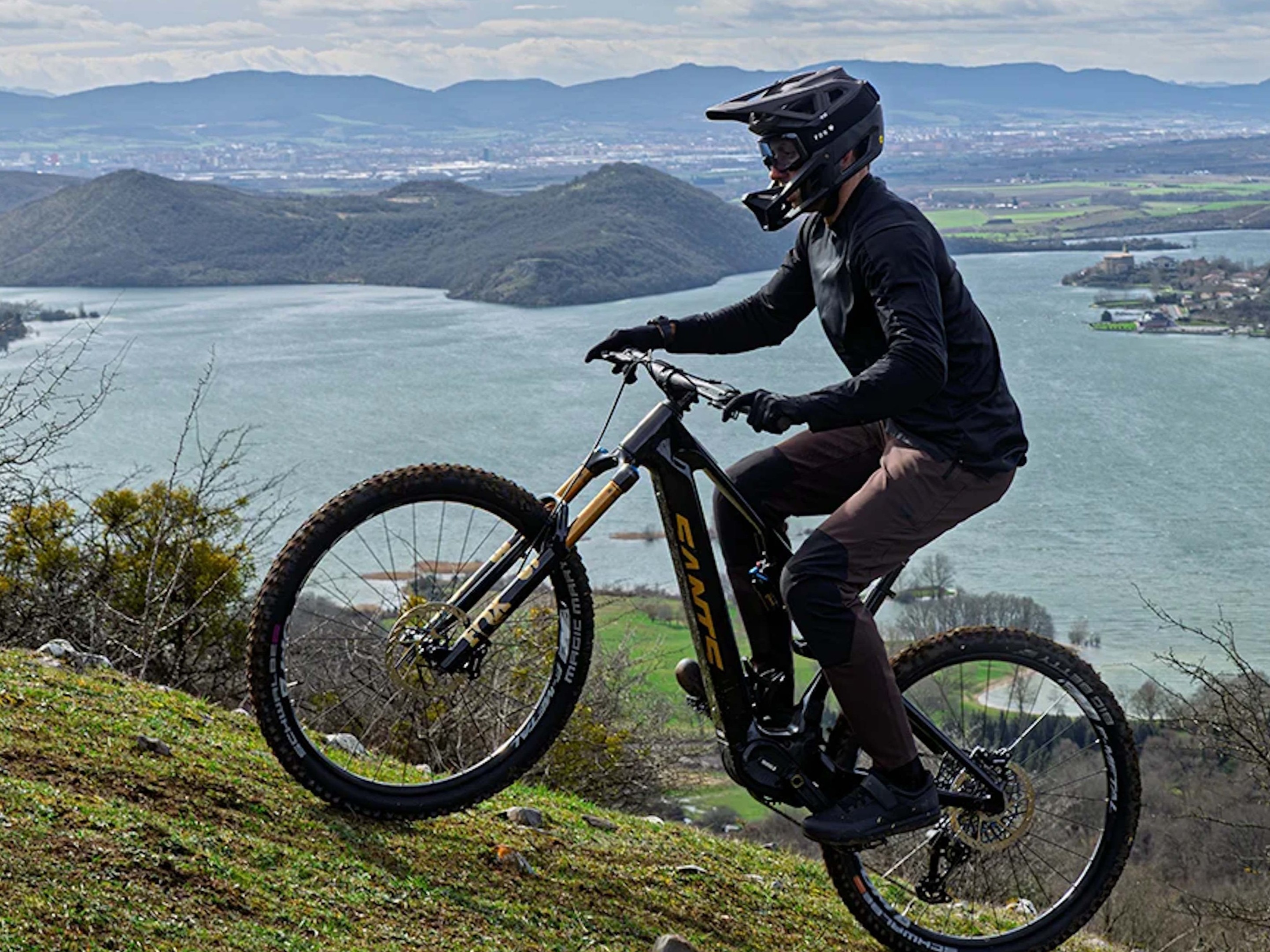 Kostenfrei: Verschiedene E-Bikes erhalten Traktionskontrolle und Smart ...