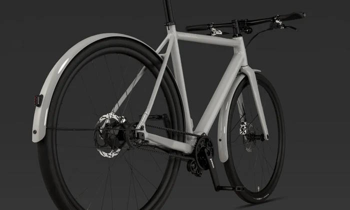 Verbaut sind ein Nabenmotor und eine elektrische Schaltung von Pinion (Bildquelle: Nordic Bikes)