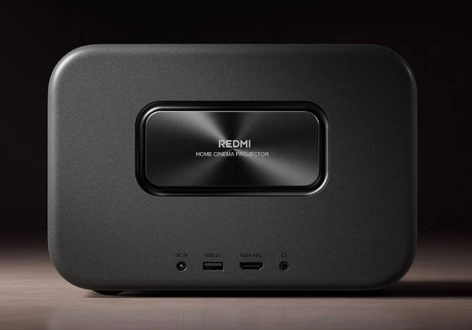 Der Redmi Projector 4 Pro bringt nur einmal HDMI, USB 2.0 und einen Kopfhörer-Ausgang mit (Bildquelle: Xiaomi)