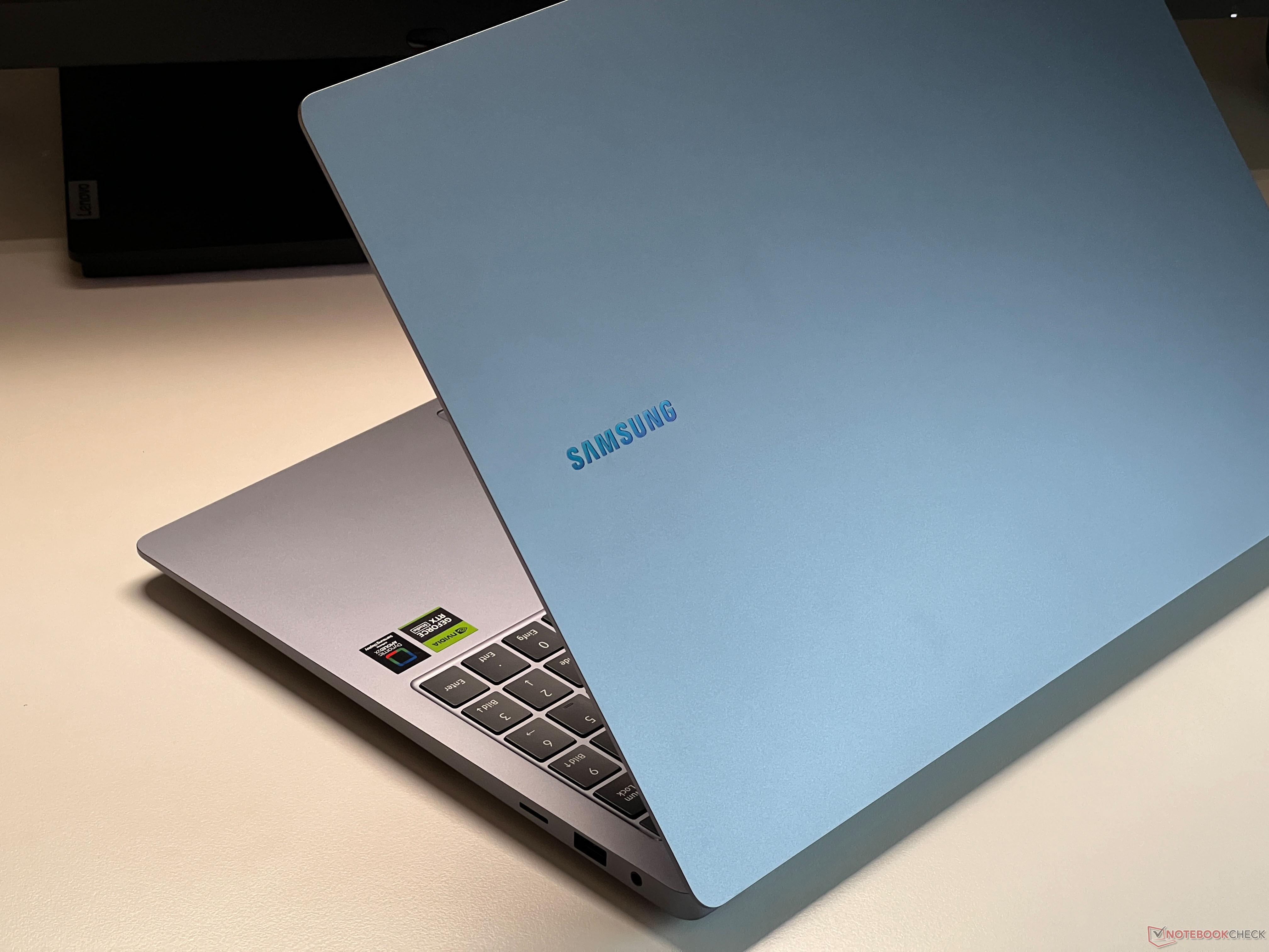 Samsungs Galaxy Book4 Ultra ist ein gutes Multimedia-Notebook, mit 2. ...