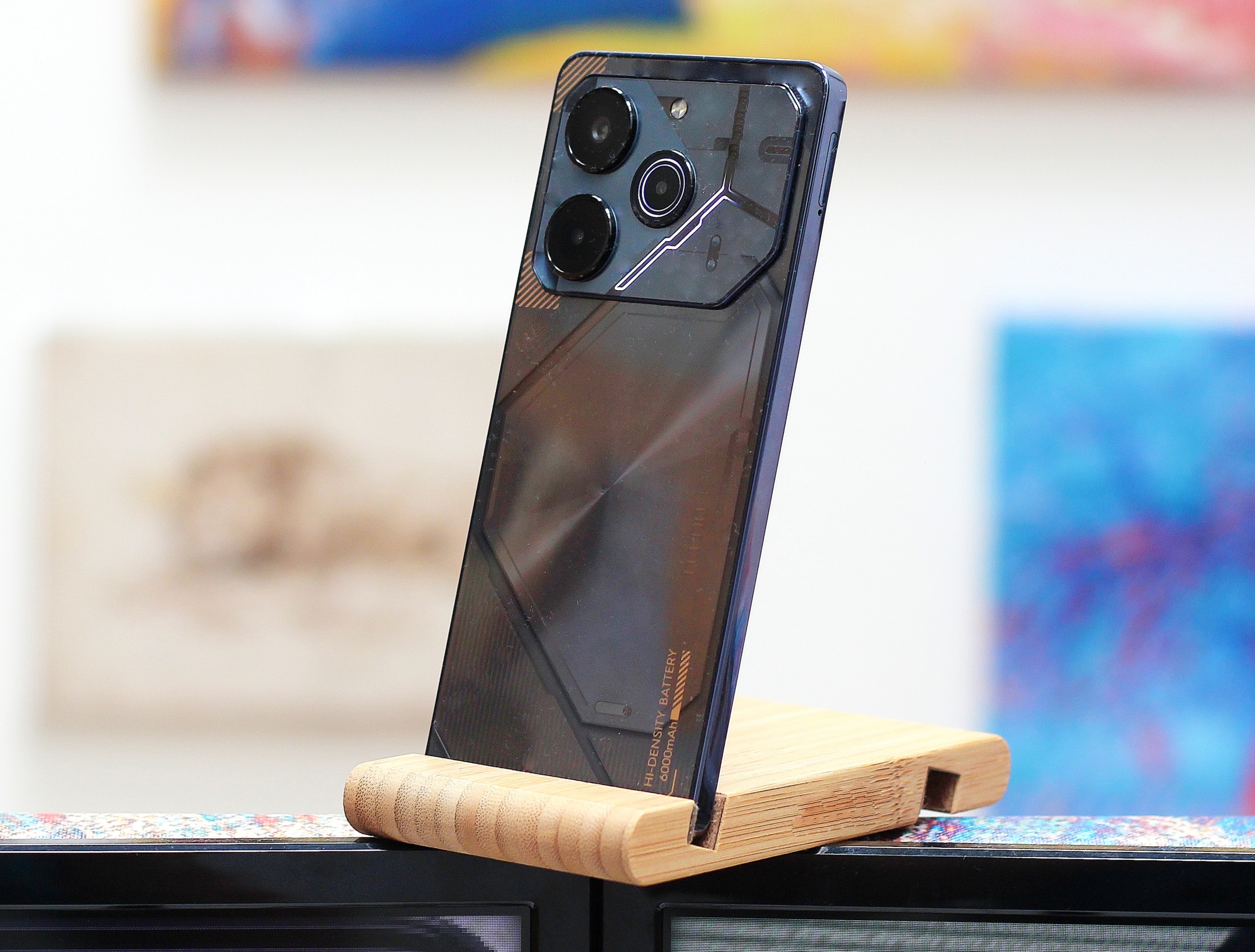 Test Tecno Pova 6 Pro 5G Smartphone – Ausdauerkünstler mit Lichtshow ...