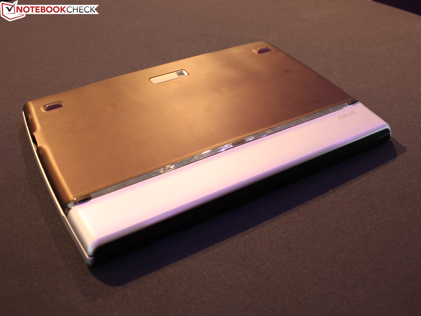 Asus Eee Pad Slider TastaturTablet in der Fotostrecke News