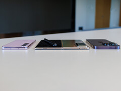 von links: Samsung Galaxy S23, Honor Magic V2 (aufgeklappt), iPhone 14 Pro (Foto: Daniel Schmidt)