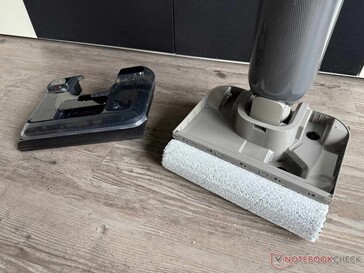 Wischwalze unter dem abgenommenen Frischwassertank