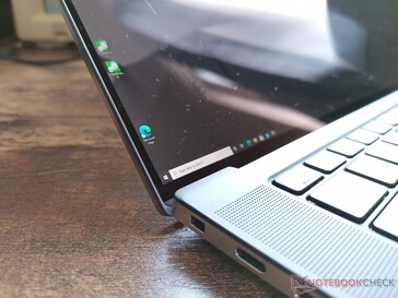 Die Modelle mit 2.400 Pixel kommen mit randlosem Glas. Auch matte Optionen sind Erhältlich, allerdings nur mit 1.200 Pixel