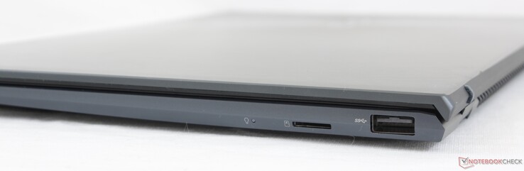 Rechts: MicroSD-Reader, USB-A 3.2 Gen. 1