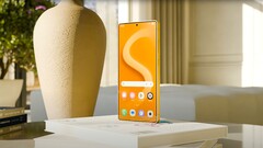 Beim Samsung Galaxy S26 Ultra soll man offenbar nicht mehr so leicht von der Seite auf die Displayinhalte starren können. (Bildquelle: TT Technology)