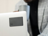 Verlorene Laptops wieder zu finden könnte bald sehr viel einfacher werden, wenn Tile-Tracker erst fest integriert sind. (Bild: Tile)