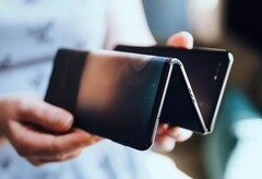 Ist der dick, Mann! Das Tri-Fold-Tablet von TCL macht ein 10 Zoll Tablet zum dicken Handy.