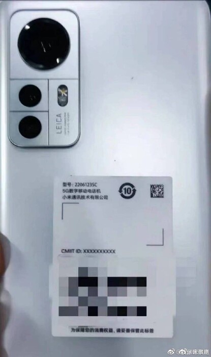 Das vermeintliche Xiaomi 12S mit Leica-Schriftzug sieht aus wie ein Xiaomi 12.