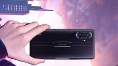 Xiaomi bewirbt das Display des Redmi K40 Gaming Phone und zeigt erstmals die komplette Rückseite.