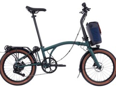 Mit Nabenmotor und Faltfunktion: Brompton bietet ein neues E-Bike an (Bildquelle: Brompton)